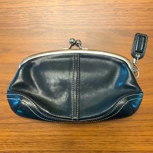Coach Vintage Soho Black Leather Kisslock Clutch